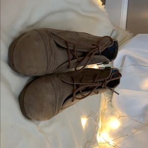 Ankle wedged booties